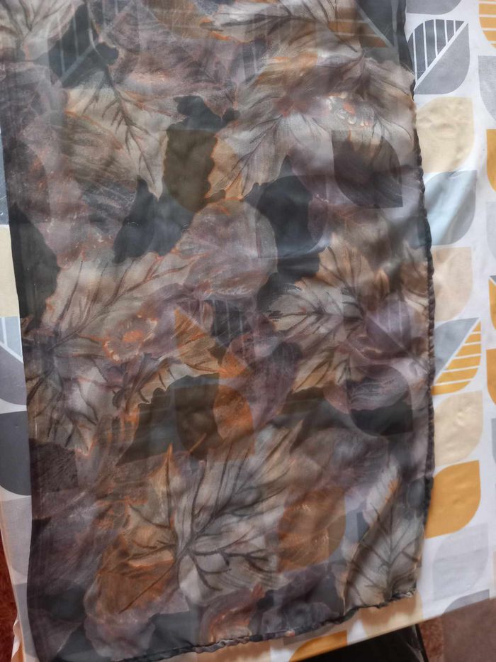 Petit foulard avec fleurs - photo numéro 6