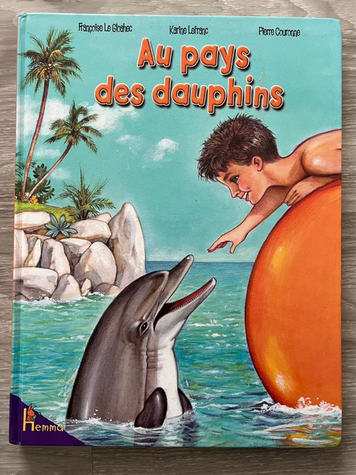 Livre au pays des dauphins