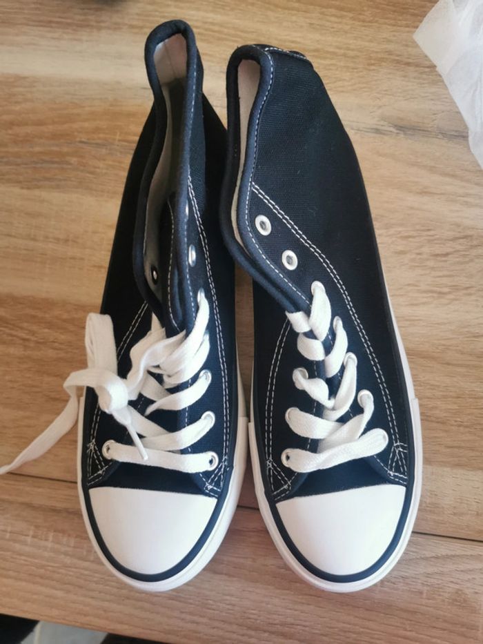 Baskets montante neuves 40