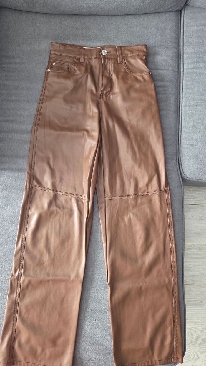 Pantalon similicuir Bershka taille XS - photo numéro 1
