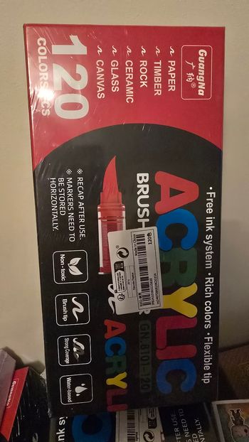 La boite Guangna 120 feutres acryliques