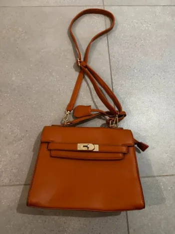 Sac à bandoulière marron en bon état, 25x17cm