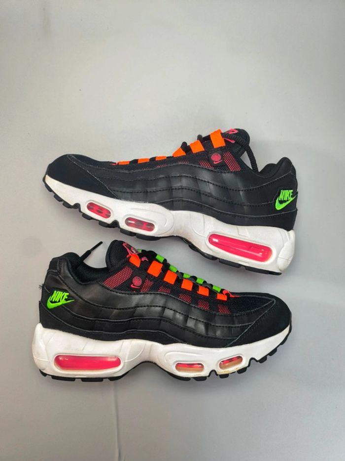 Baskets Nike air max 95 Worldwide black noir pointure 38.5 bon état - photo numéro 2