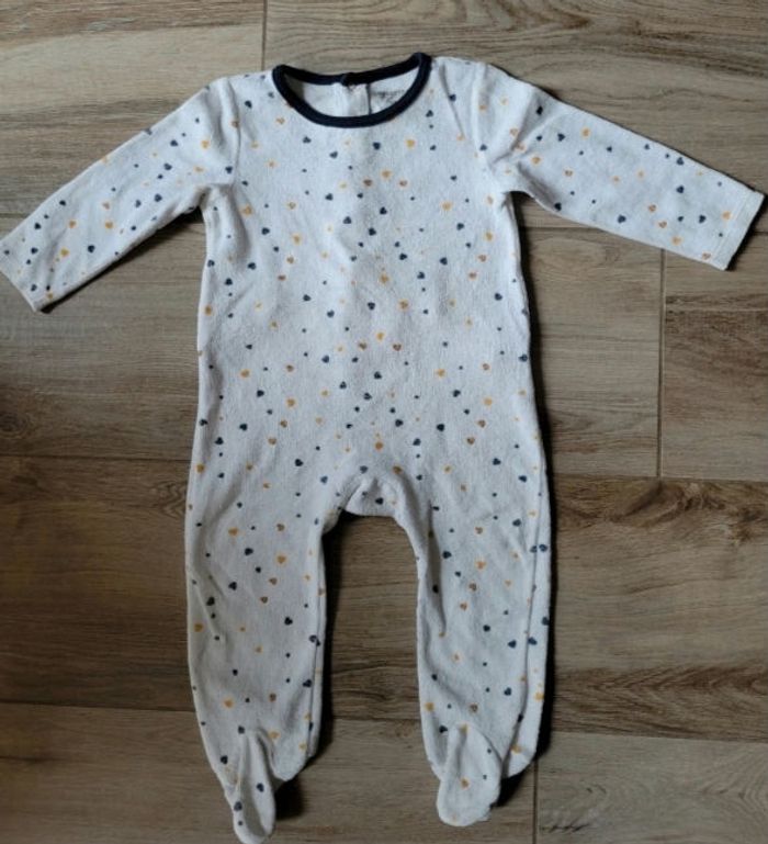 Pyjama motif cœur taille 18 mois