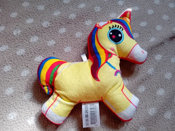 Peluche plate licorne jaune - photo numéro 2