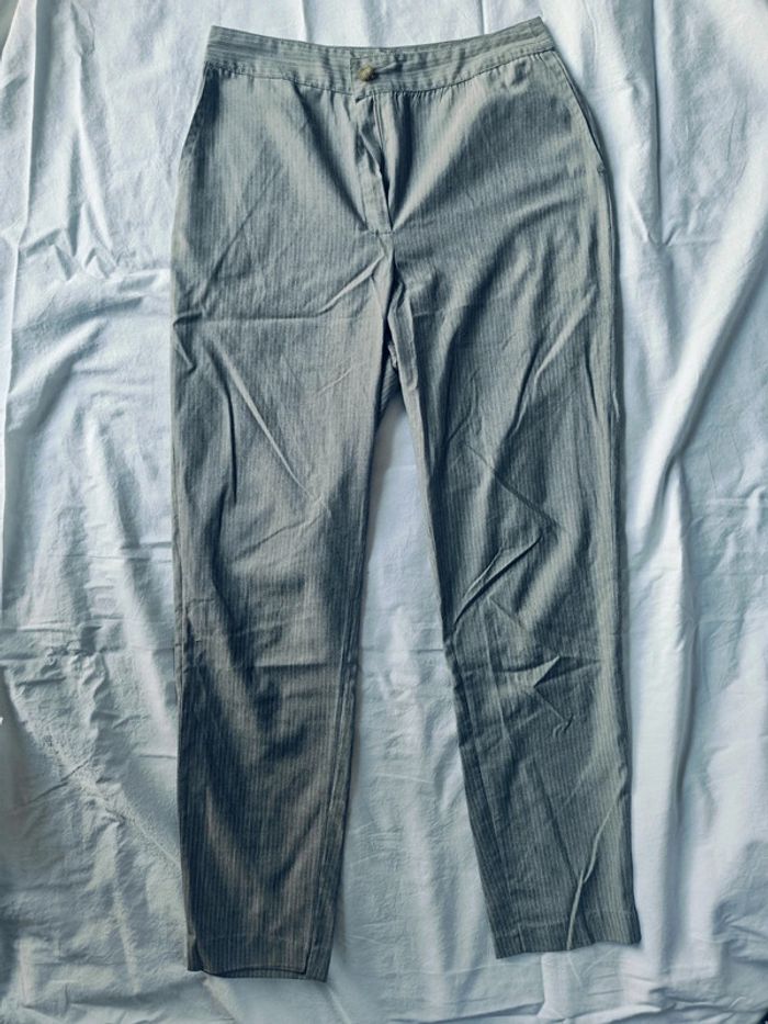Pantalon tailleur ajusté gris fin - photo numéro 2
