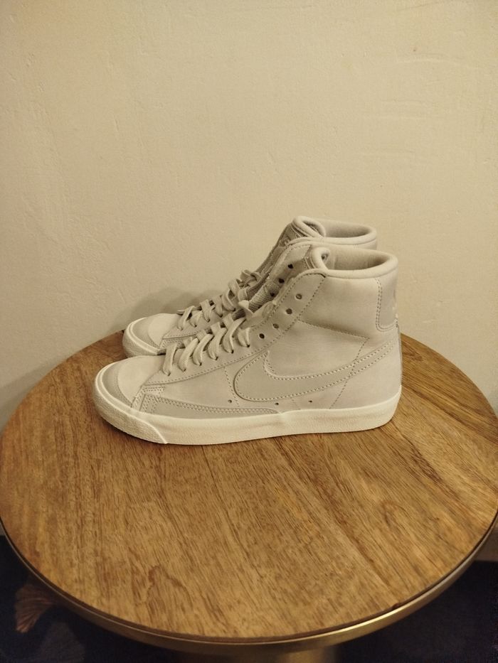 Baskets Nike T 36,5 - photo numéro 4