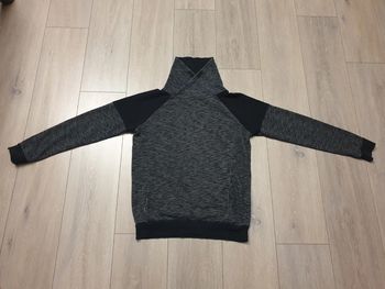 Très beau pull gris et noir. Garçon 14 ans/xs. Marque Kiabi