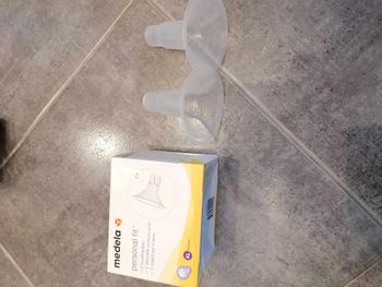 lot de 2 téterelles medela personal fit xl 30 mm utilisé une fois car erreur de taille.