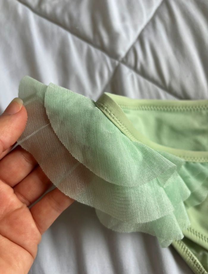 Bas de maillot de bain vert pale anis volant tulles Penti taille XL/42 neuf - photo numéro 2