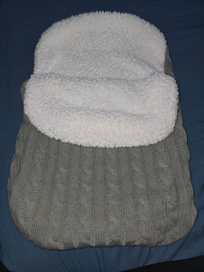 Couverture d'emmaillotage en tricot
