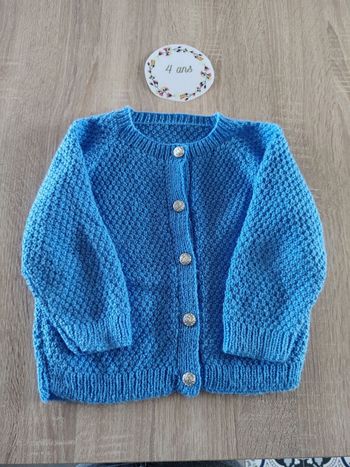 Gilet chic fait main en laine acrylique bleu 4ans excellent état