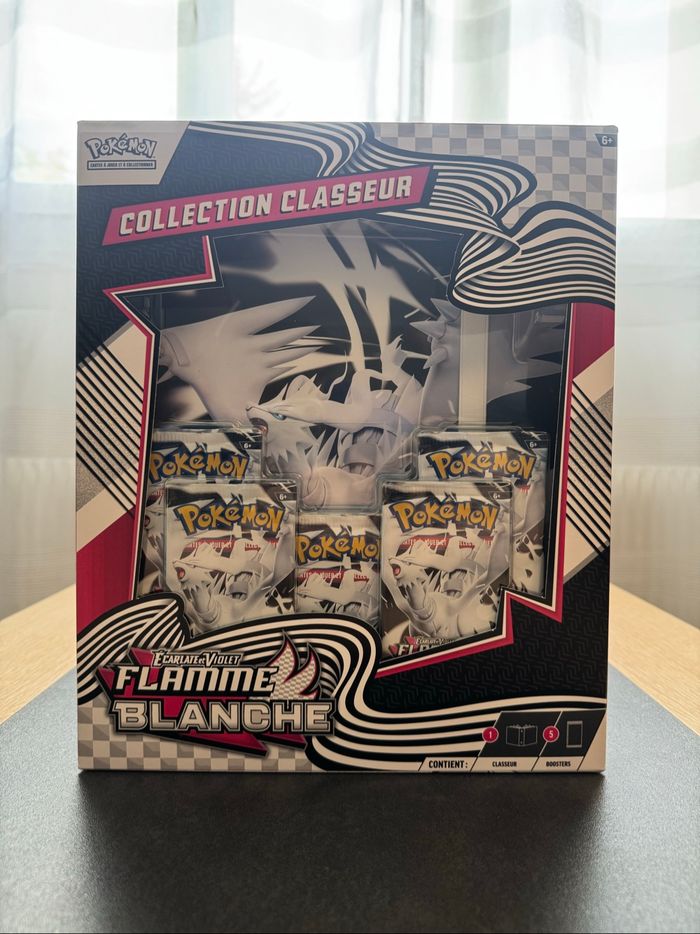 Pokemon Coffret Collection Classeur Flamme Blanche Écarlate et Violet EV10.5  Neuf Français