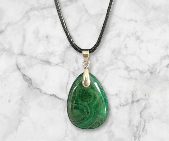 Collier avec pendentif malachite