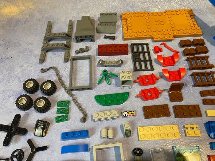 Lego junior city 10751 La course-poursuite à la montagne - photo numéro 15