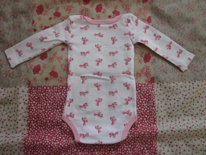 Body manches longues blanc et rose 1 mois - photo numéro 2