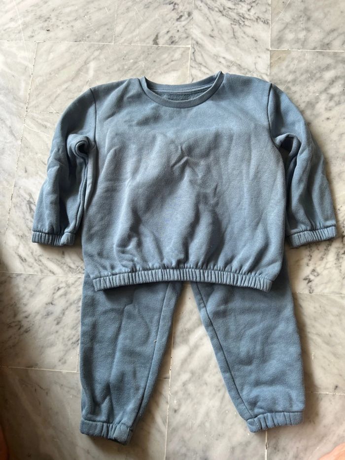 Lot 2 ensemble