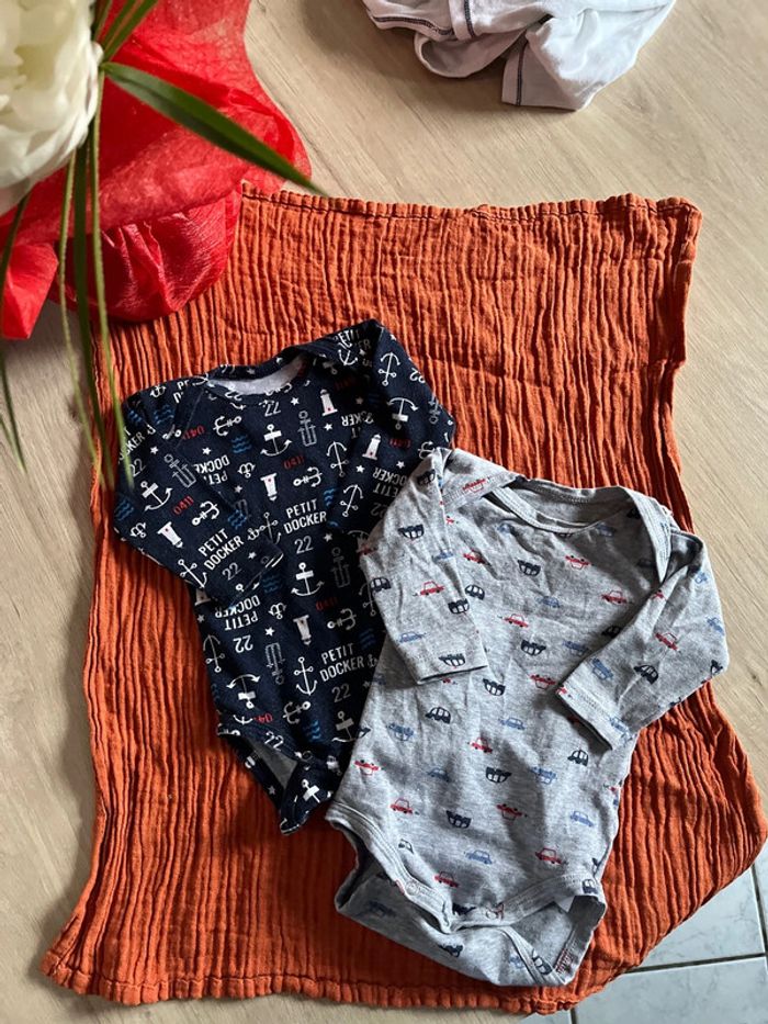 Lot body Gémo 3mois