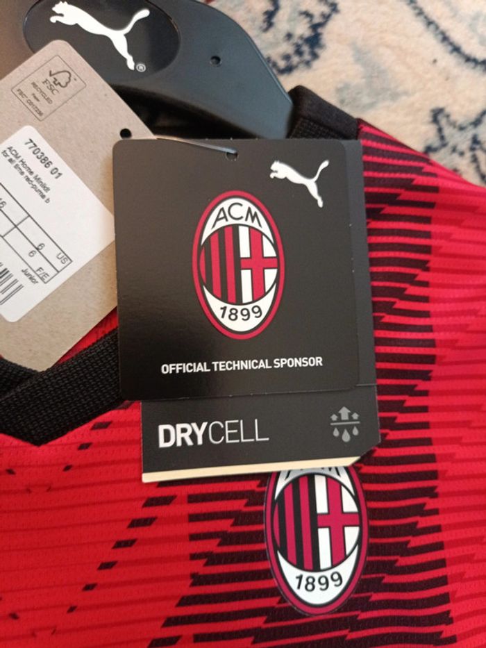 Tenue de foot Puma, équipe Milan AC taille 5/6 ans authentique neuf - photo numéro 10