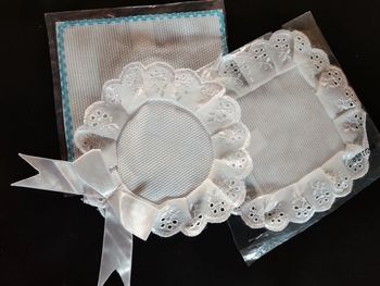 Lot de trois napperons