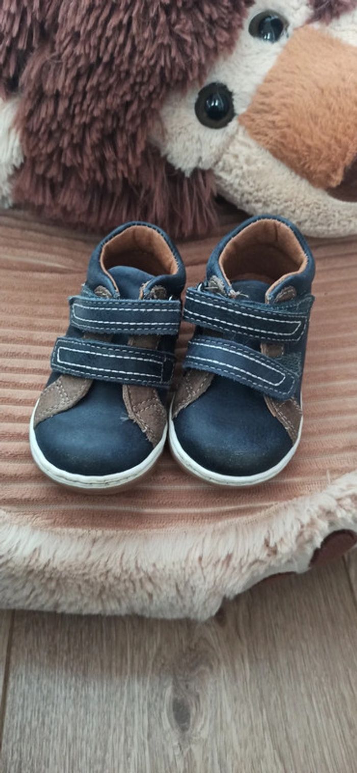 Chaussure garçon taille 18 - photo numéro 2