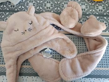 Ensemble bonnet, moufles et écharpe fille