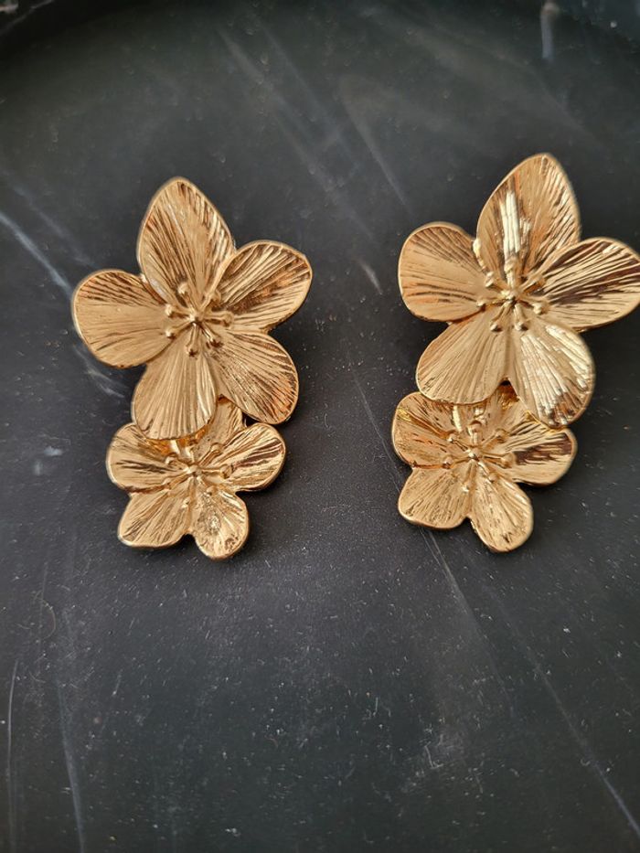 Boucle d'oreille acier inoxydable fleur doré