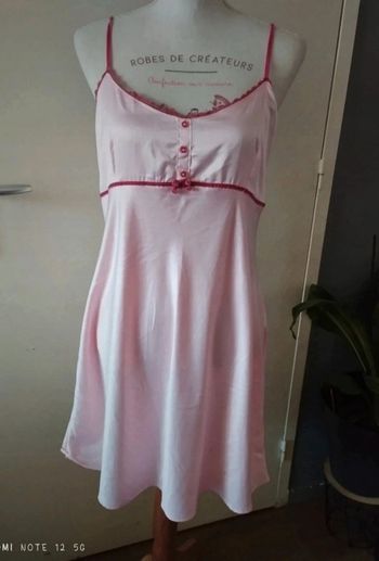 Jolie nuisette satiné Etam taille 44