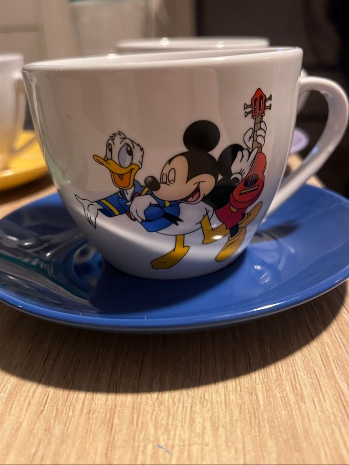 Tasses avec assiettes - photo numéro 3