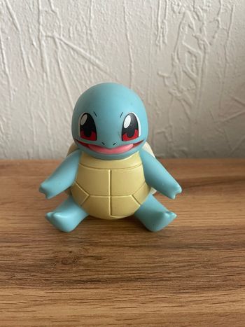 Figurine officielle carapuce 9 cm en vinyl > Pokémon