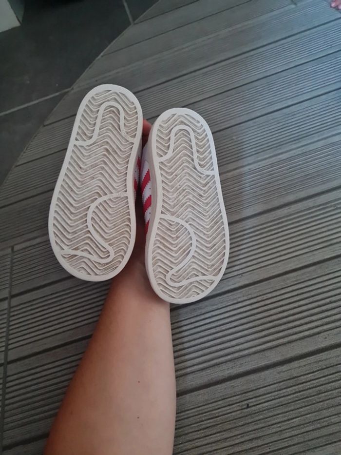 Baskets superstar adidas blanches et rose p24 - photo numéro 2