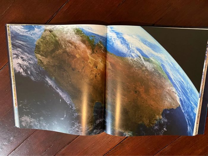 Livre un jour sur terre - photo numéro 3