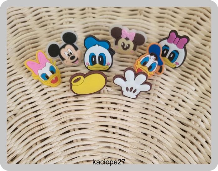 🐭 Lot de 8 charms Jibbitz Disney – Neufs – 2,5 cm