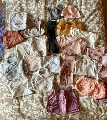 Lot vêtements bébé - taille 1 mois