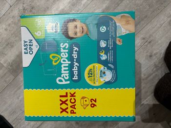Couches Pampers taille 6