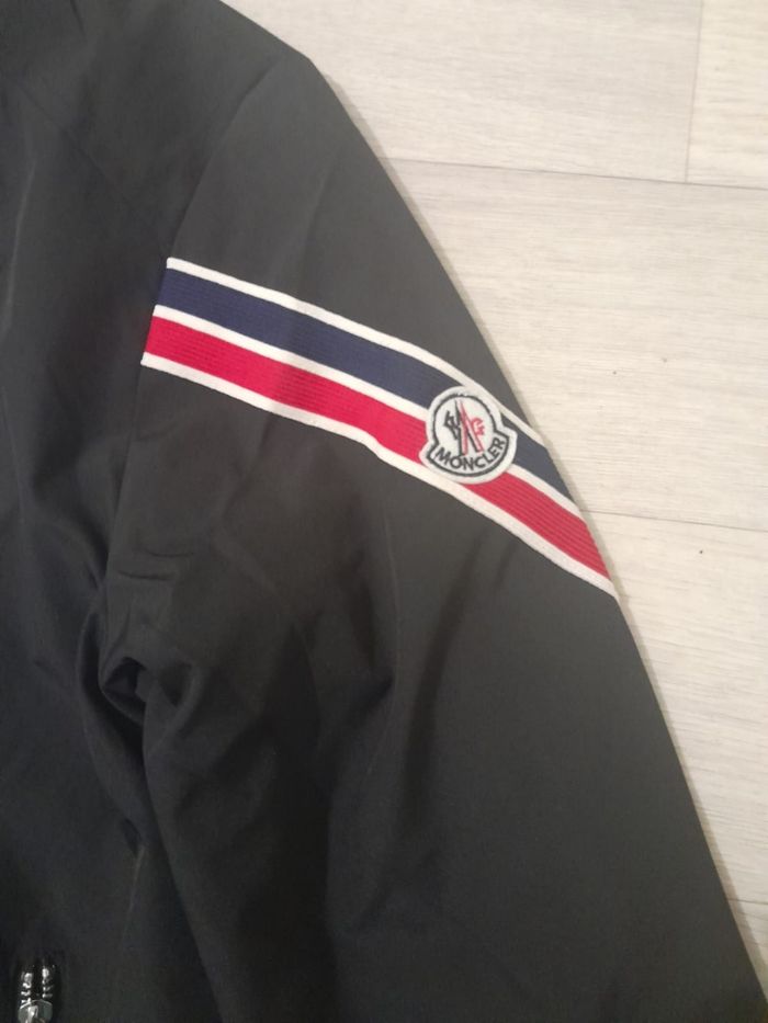 Veste coupe vent  Moncler Neuf Taille M - photo numéro 2