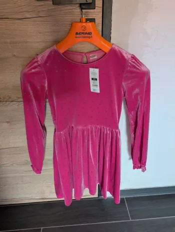 Robe fushia effet velours neuve 11ans