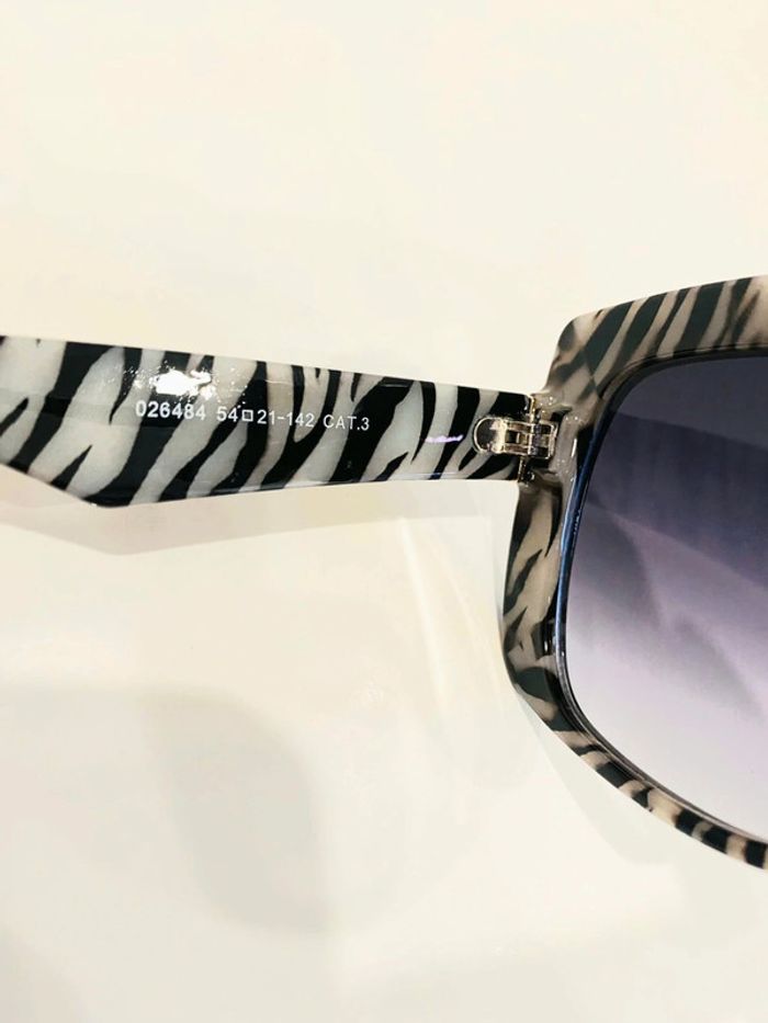 Lunette de soleil femme noire zèbre verres dégradés UV protection catégorie 3 - photo numéro 5