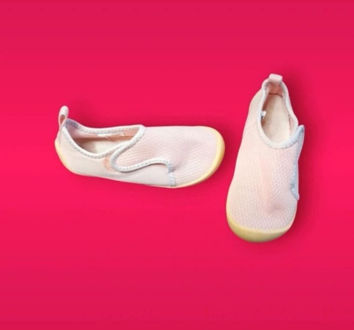 Chaussons de gym souples antiderapantes pointure 27 - photo numéro 2