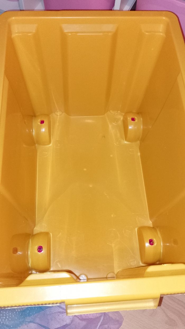 Coffre à jouets avec roulettes
De - photo numéro 7