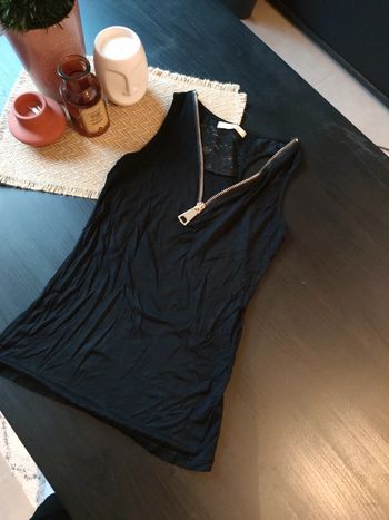 Débardeur noir avec dentelle