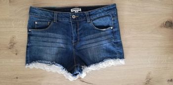 Short en jean avec dentelle