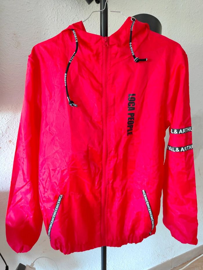 Veste coupe vent rouge