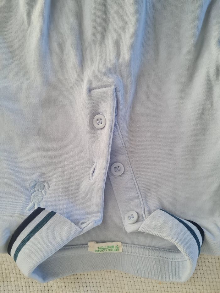 Lot 2 bodys polos benetton garçon 1-3mois - photo numéro 3