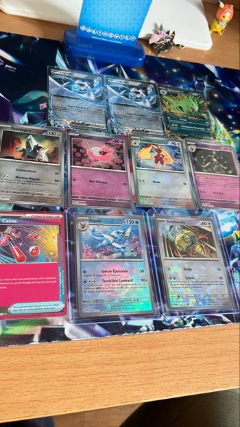 Lot de cartes Pokémon 8.5 évolution prismatique.