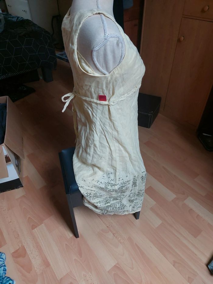 Robe jaune pale - photo numéro 3