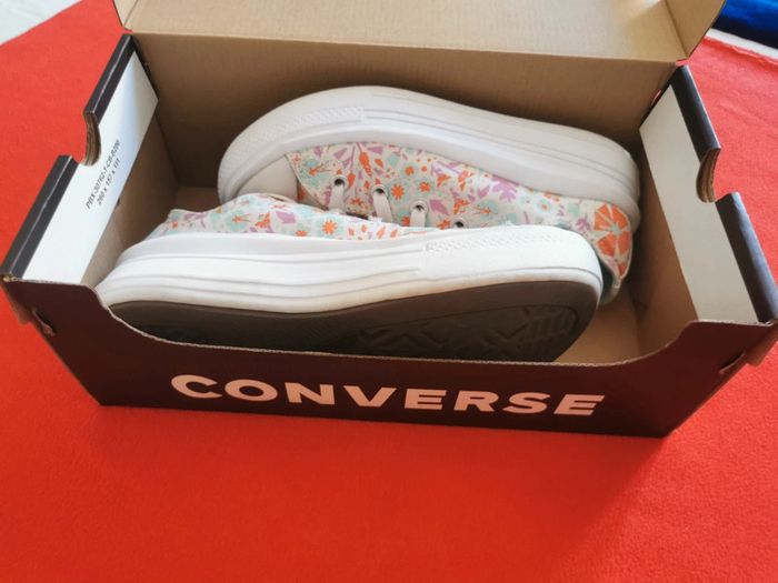 Sneakers Converse basses taille 34 - photo numéro 2