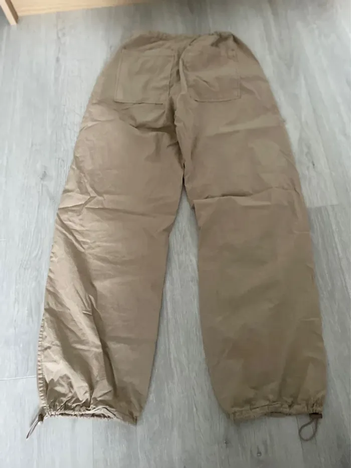 Pantalon parachute beige stradivarius y2k - photo numéro 2