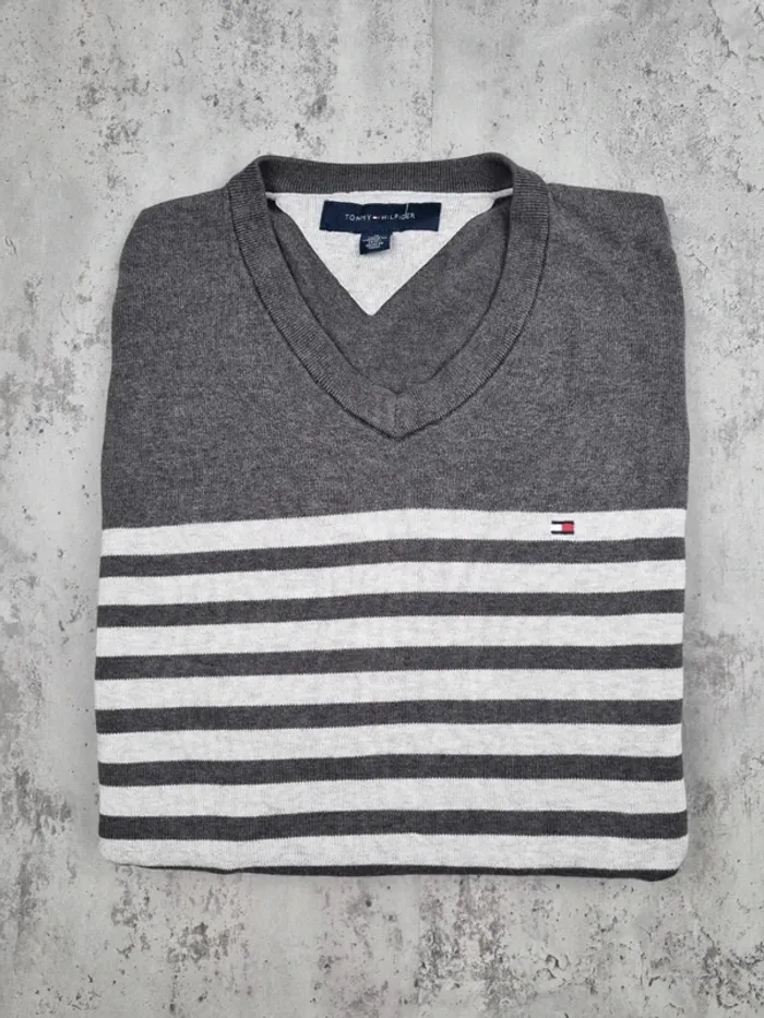 Pull col V Tommy Hilfiger rayé gris/blanc – Taille M Homme - photo numéro 2
