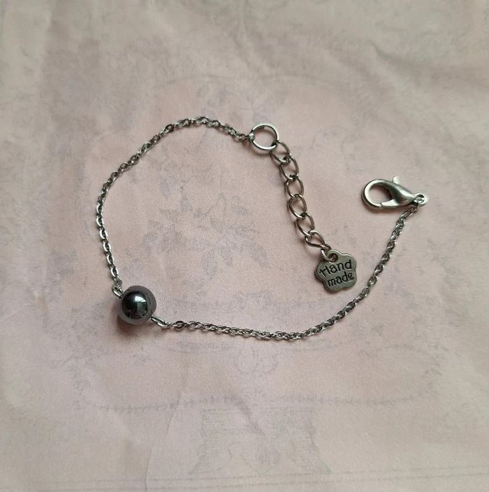 Petit bracelet avec une perle grise - photo numéro 5